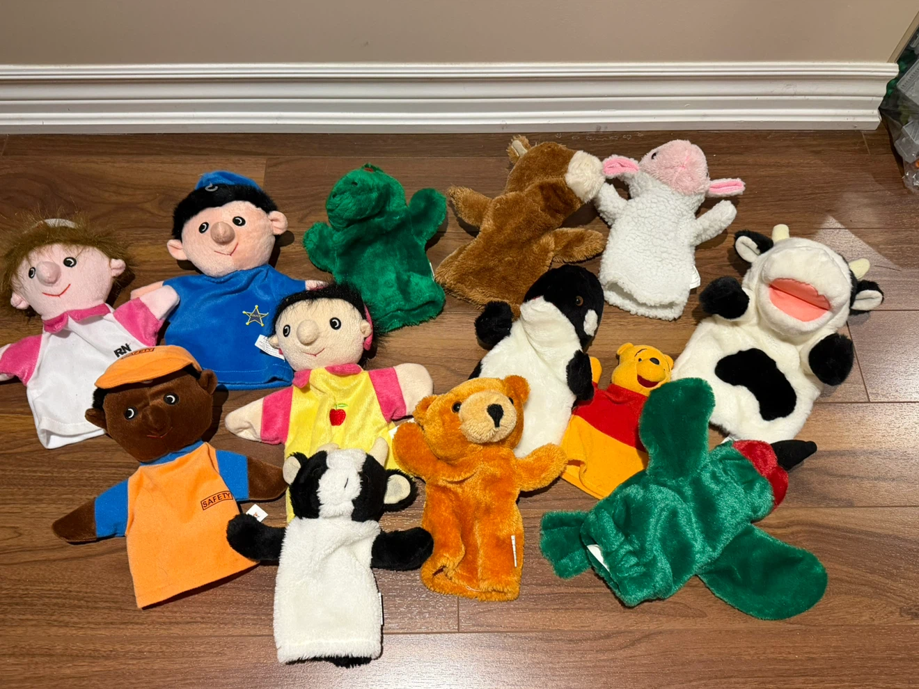 Large lot of 13 kids hand puppets, great condition