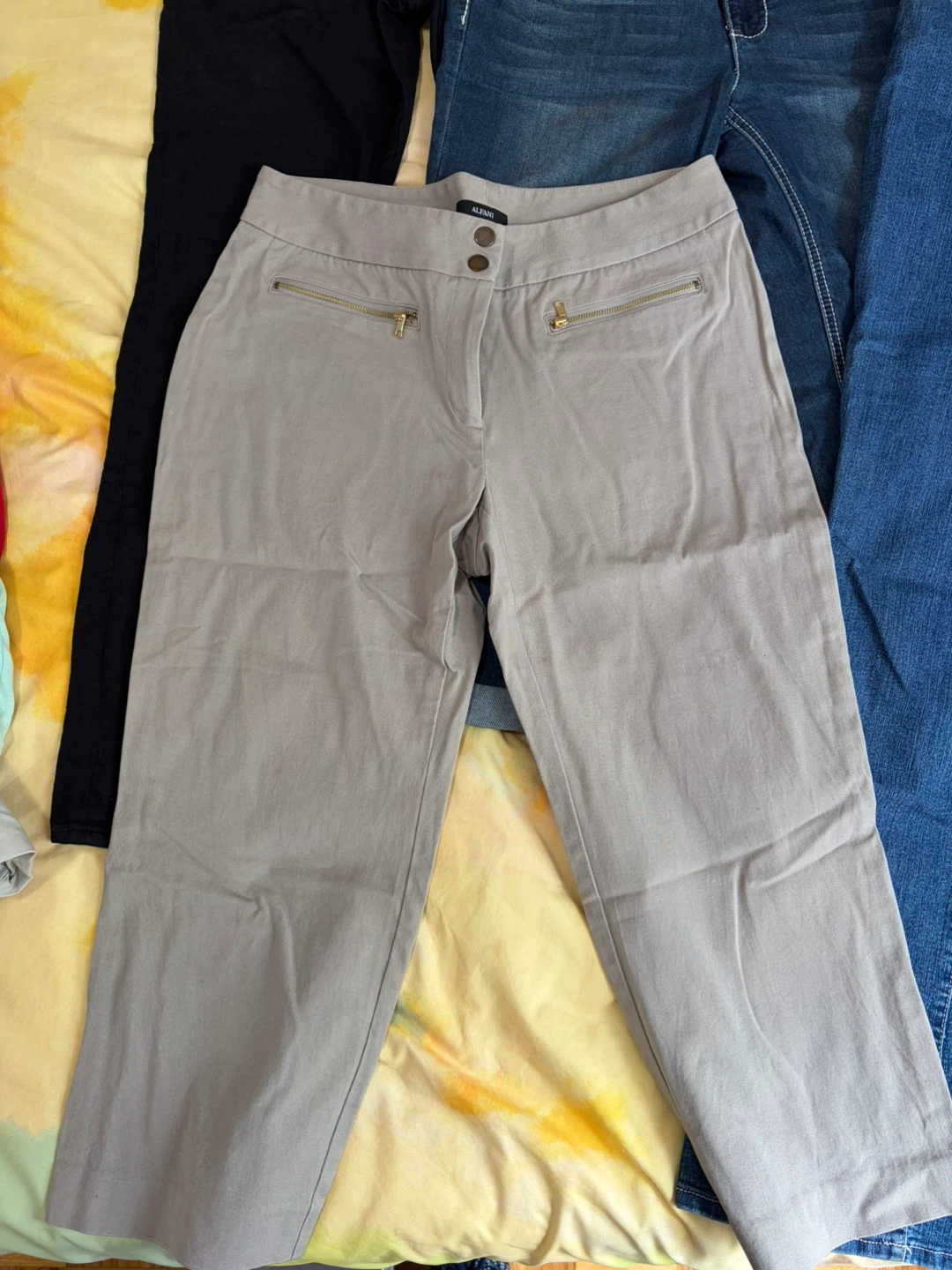 Denim & capri bundle - Sizes 8-10 - photo 3