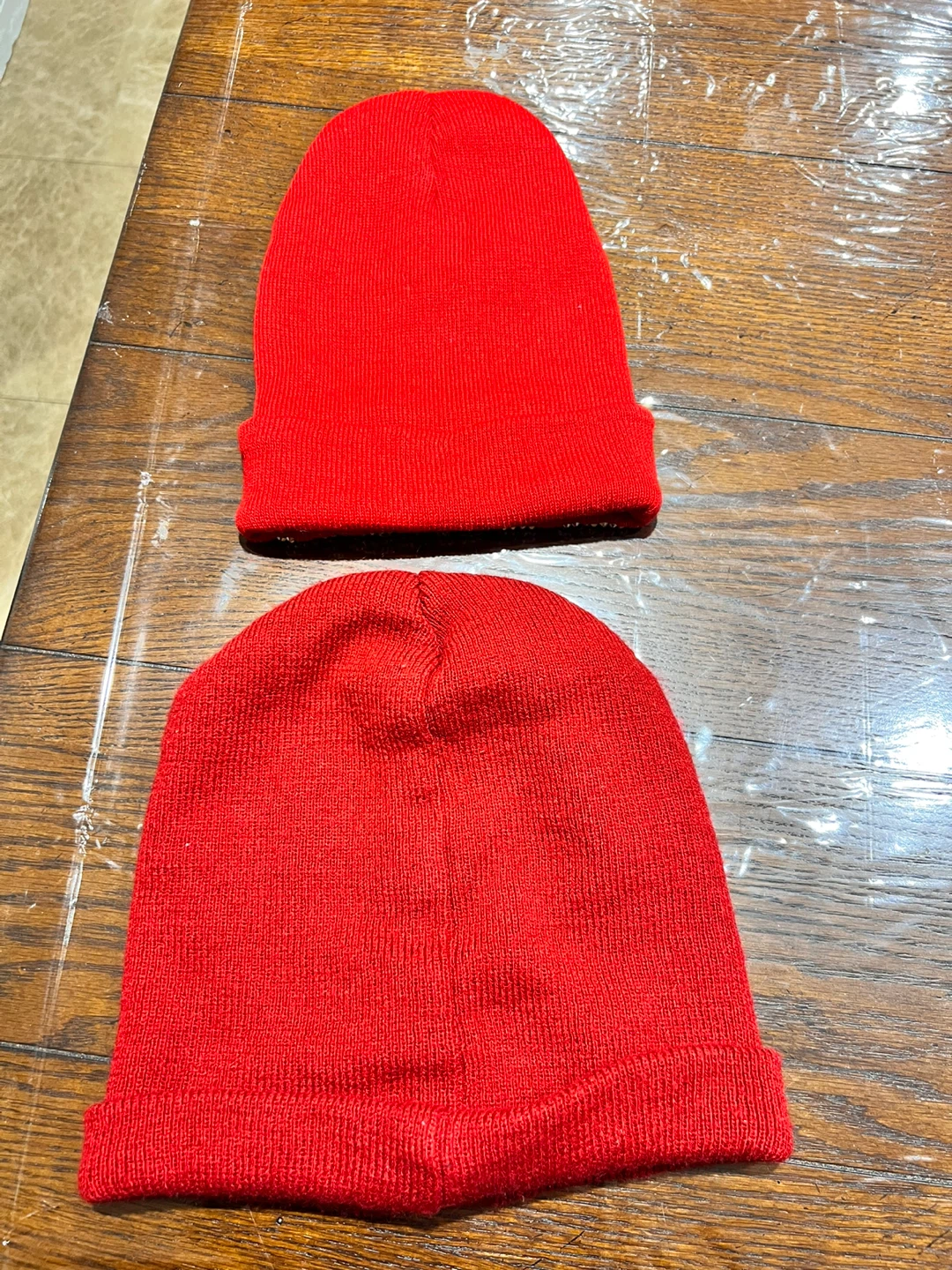 Red beanies - photo 2