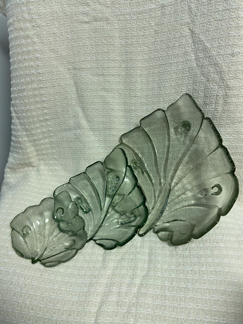 Leaf shaped glass bowls