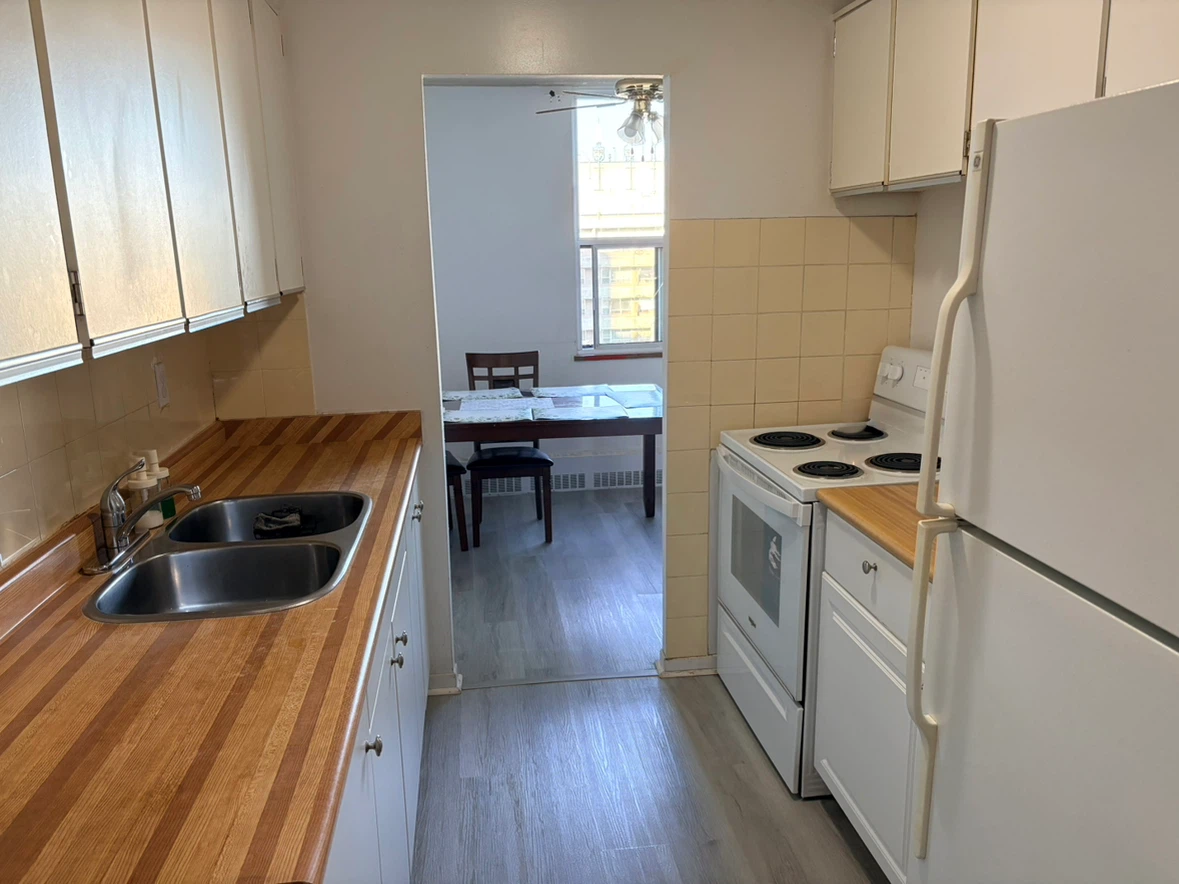 🏠 Spacious 2 Bedroom + Den Condo for Rent – Scarborough - photo 2