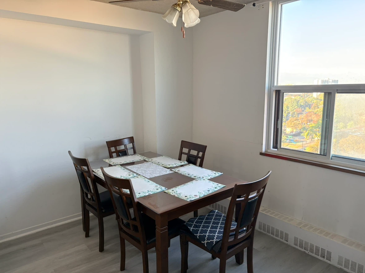 🏠 Spacious 2 Bedroom + Den Condo for Rent – Scarborough - photo 3