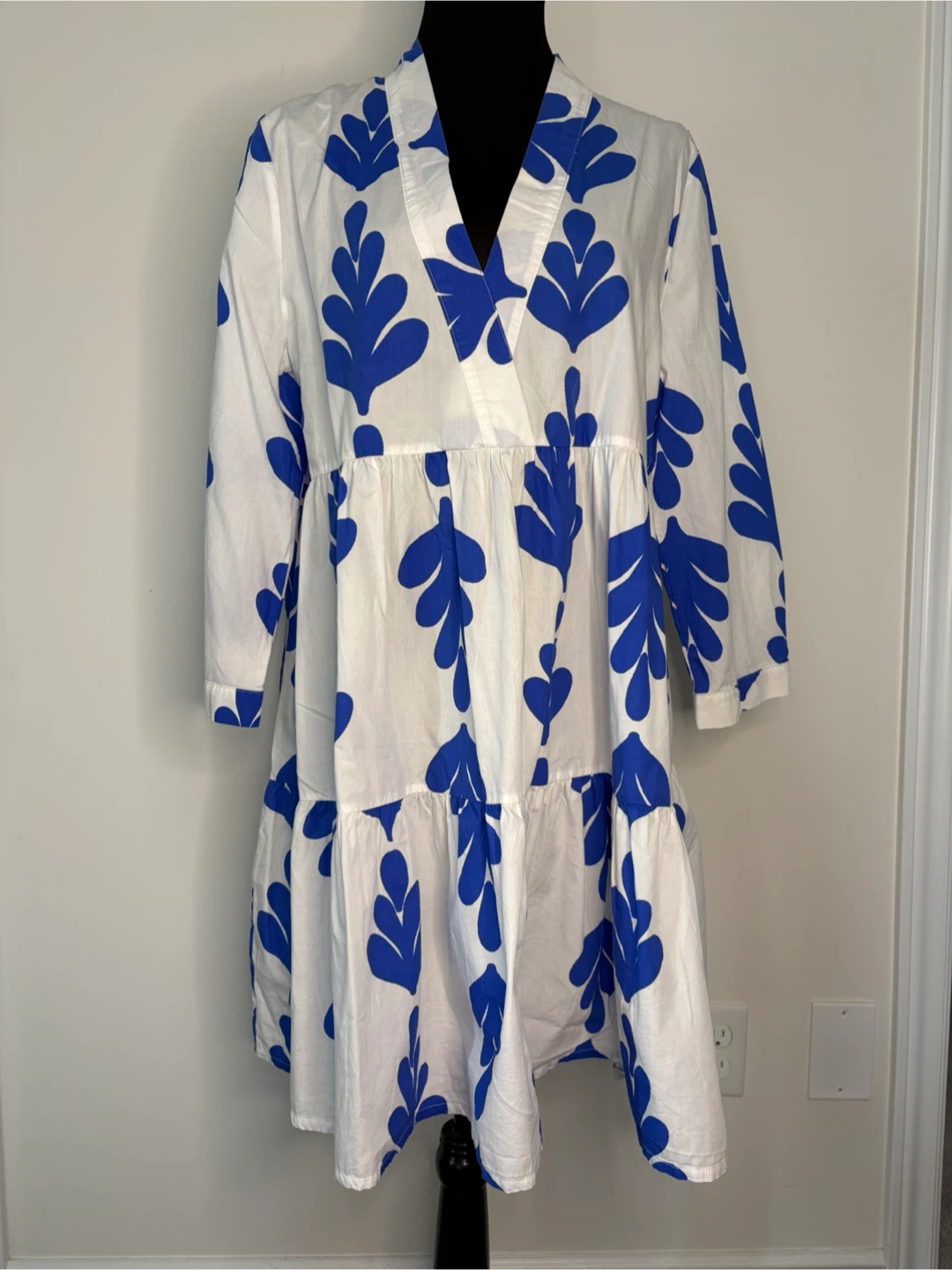 L - like New! White and Blue Floral Dress