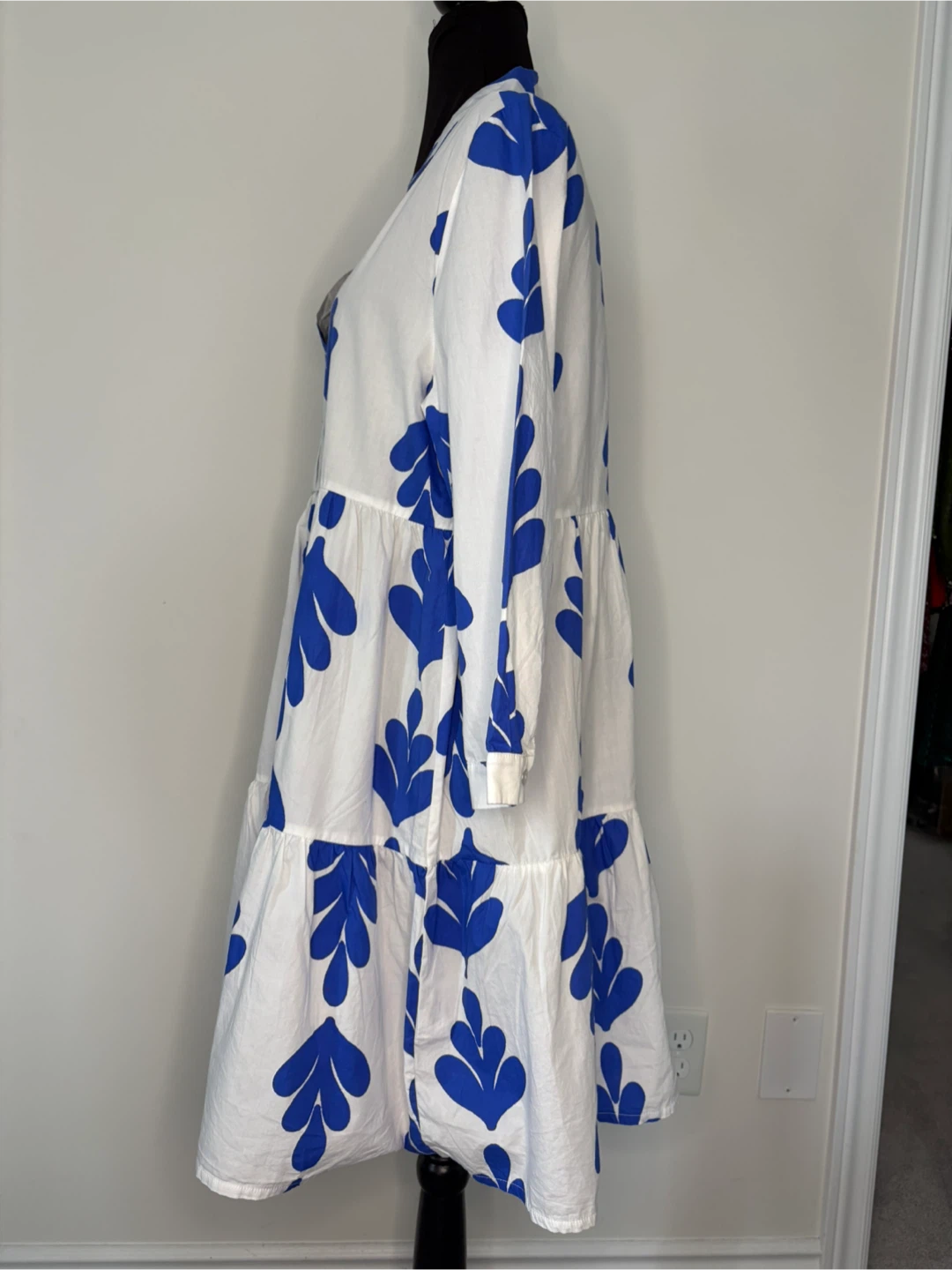 L - like New! White and Blue Floral Dress - photo 2