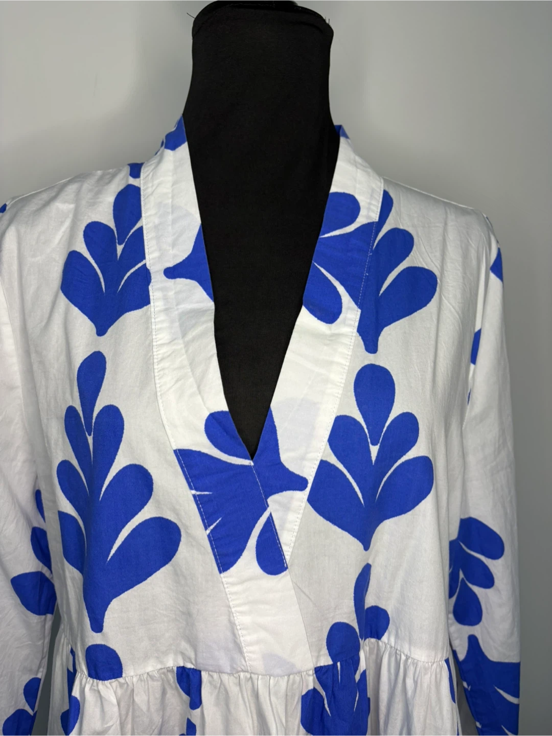 L - like New! White and Blue Floral Dress - photo 4