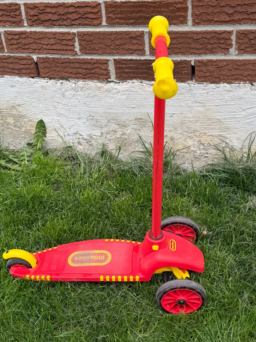 Little Tikes 3 wheel scooter for 2-5 year old