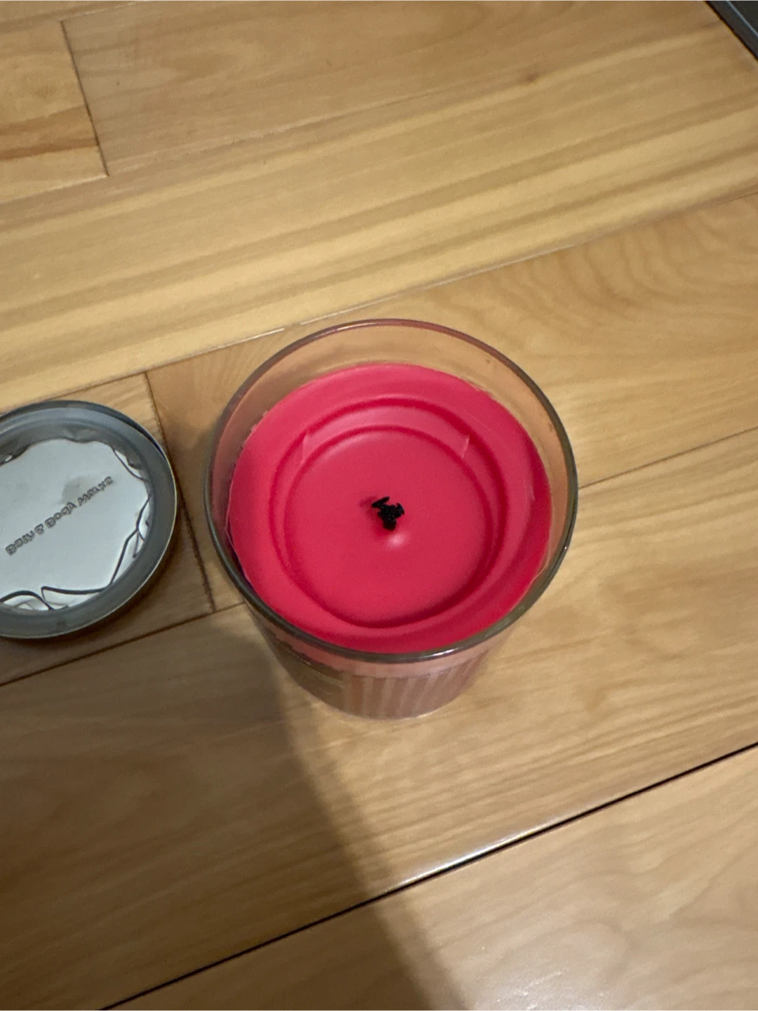 Bath & Body Works Winter Candy Apple Candle 8 oz - photo 2