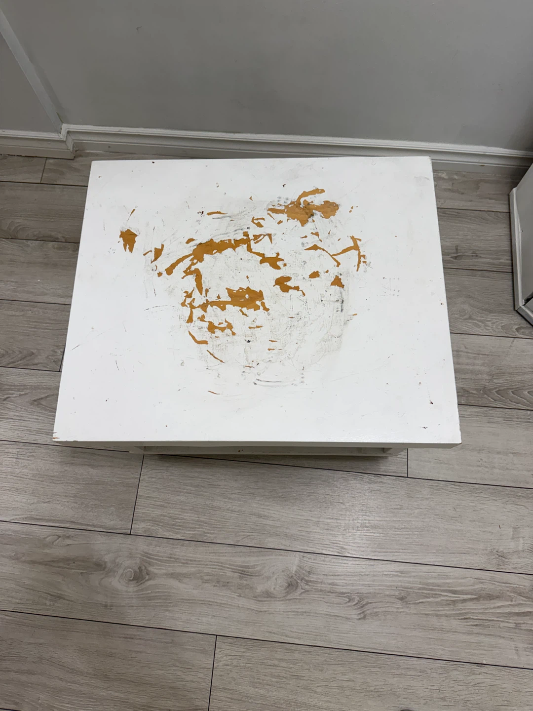 White rolling side table - photo 3
