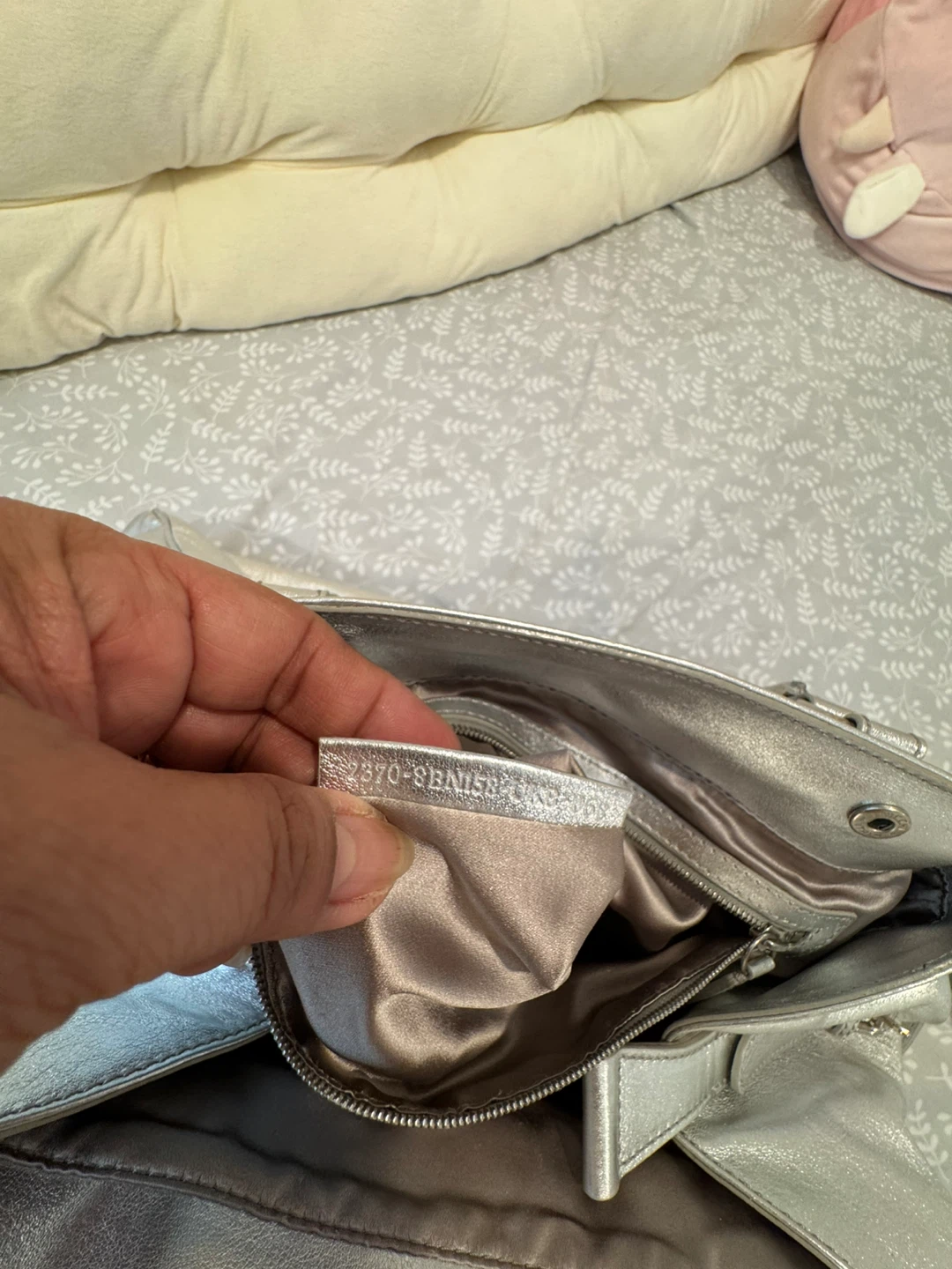Fendi Metallic Silver Tote Handbag - photo 3