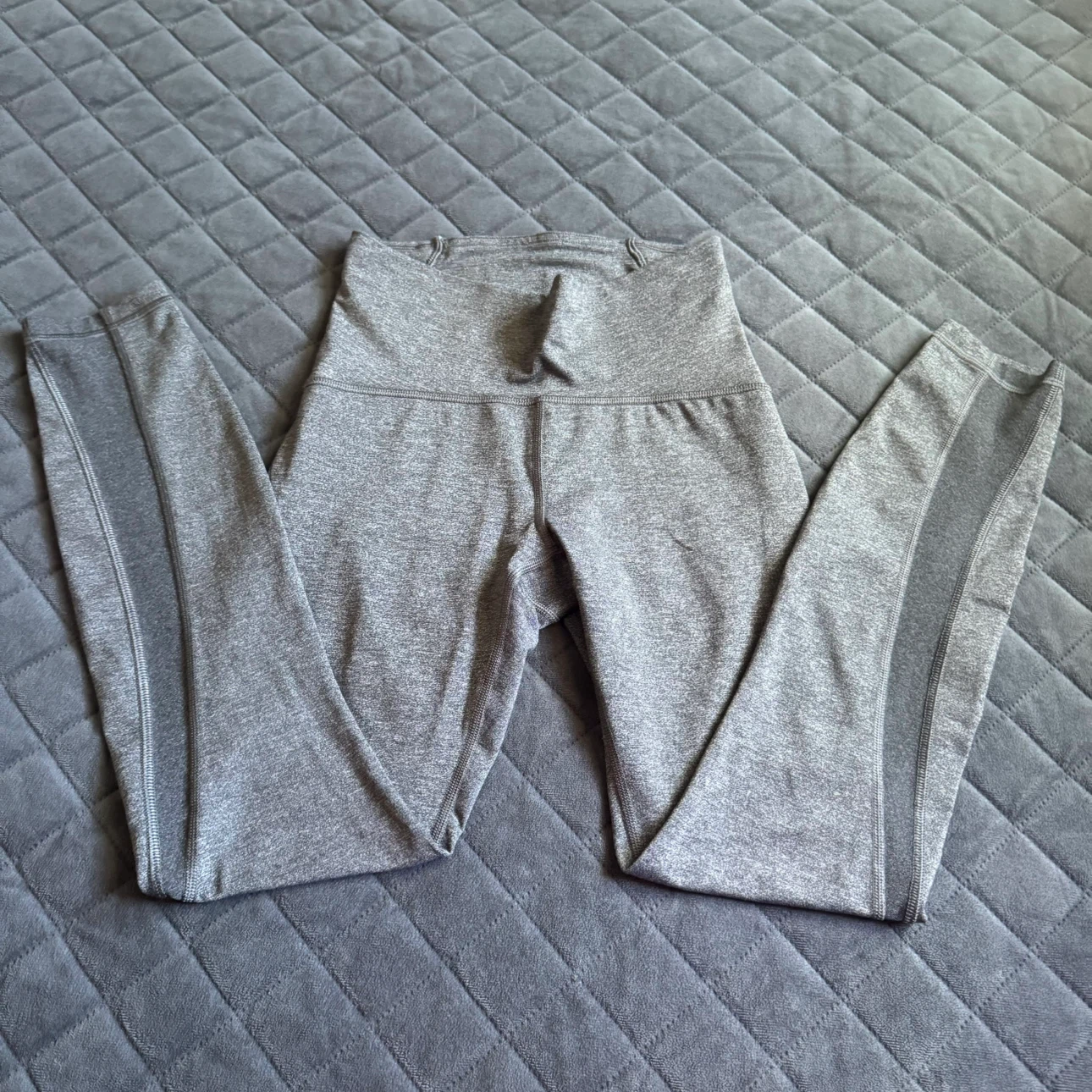LululemonGrey Active Leggings size 4 Very good condition