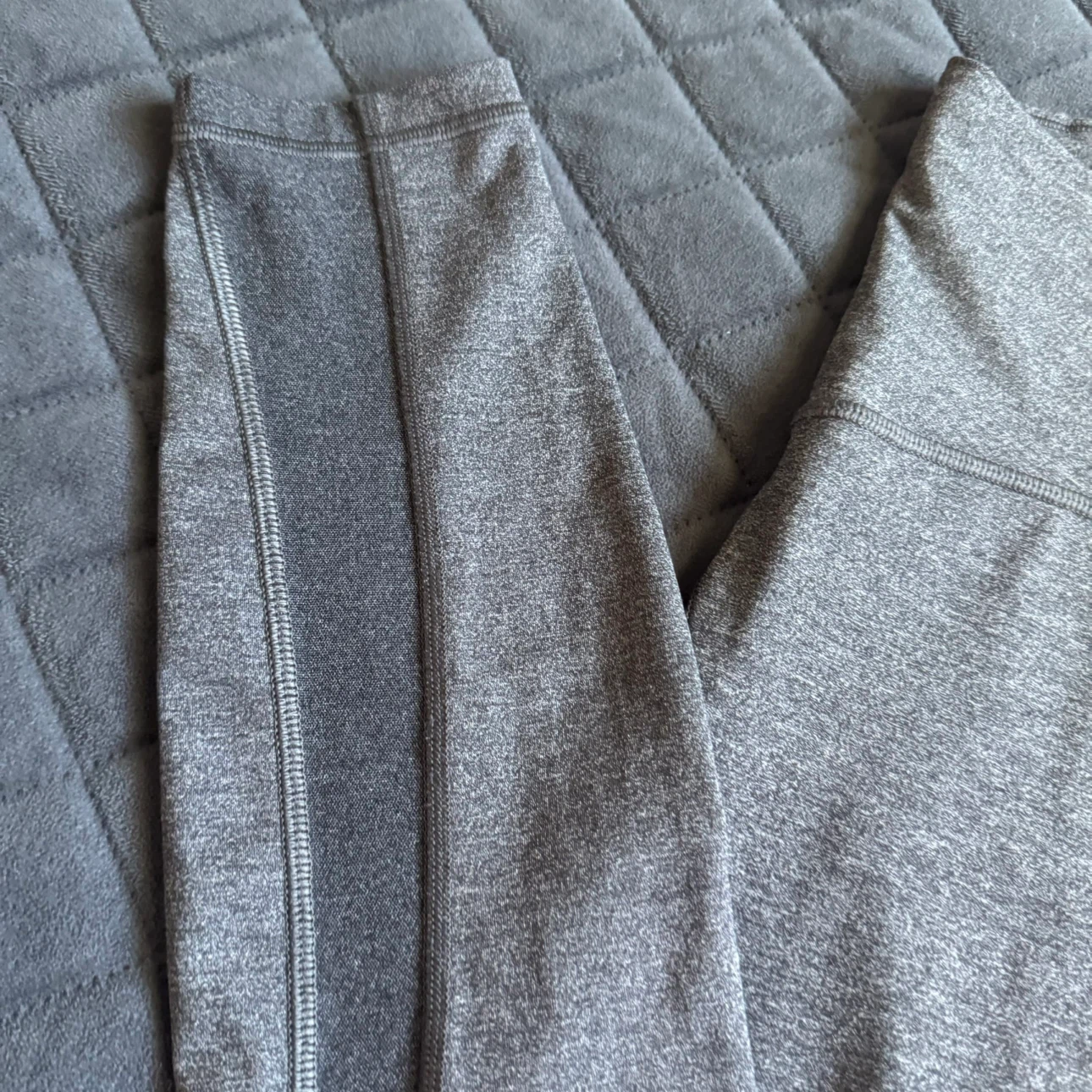 LululemonGrey Active Leggings size 4 Very good condition - photo 3