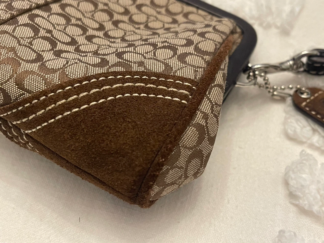 Coach Brown Suede Signature Kiss Lock Wristlet / Clutch, vintage - photo 3