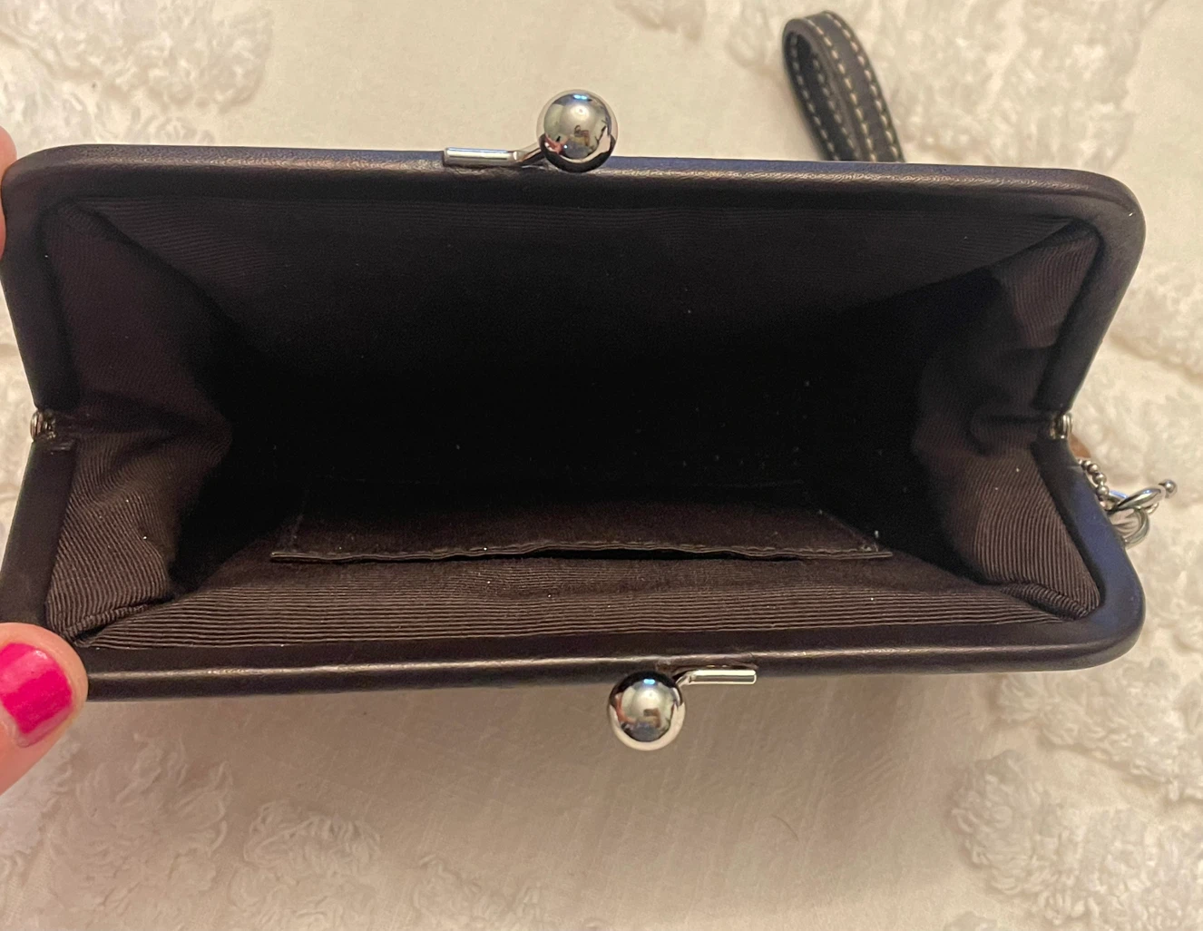 Coach Brown Suede Signature Kiss Lock Wristlet / Clutch, vintage - photo 4