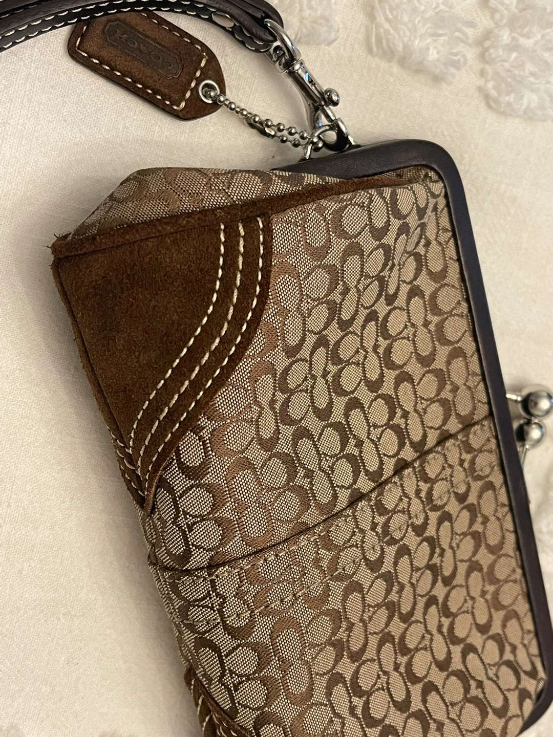 Coach Brown Suede Signature Kiss Lock Wristlet / Clutch, vintage - photo 5
