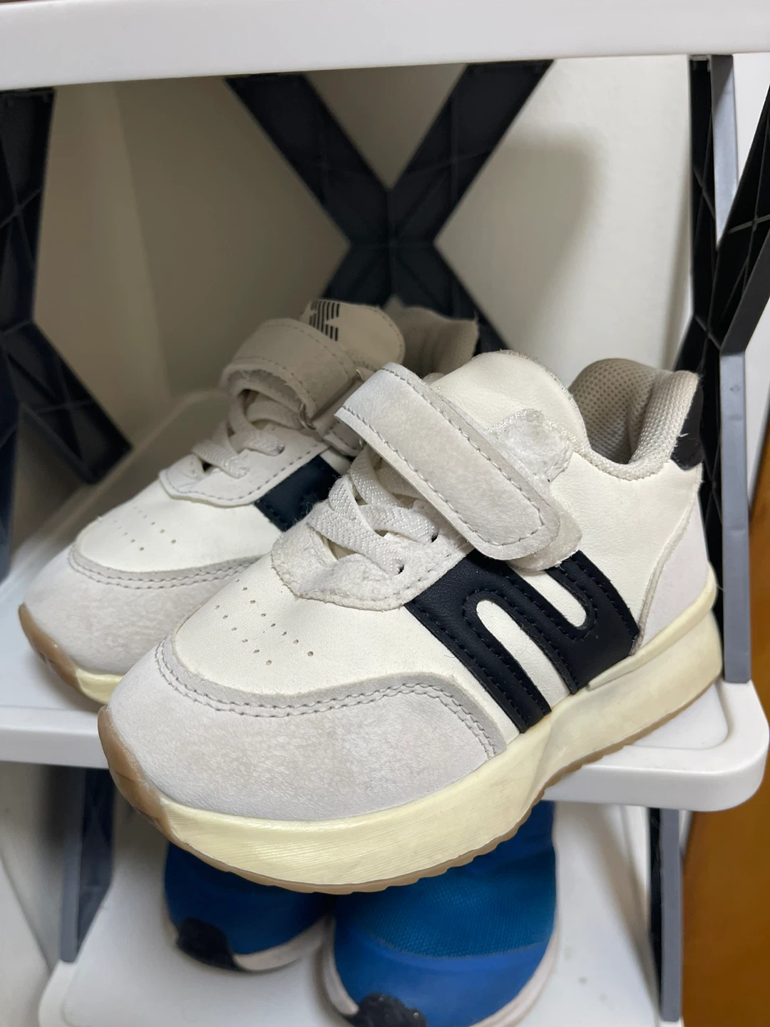 Kids Sneakers Size 24