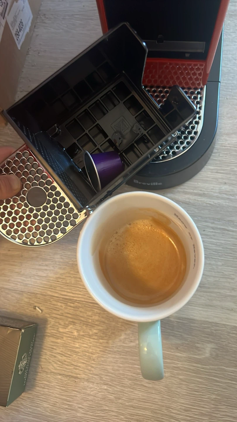 Nespresso Coffee Machine - photo 2