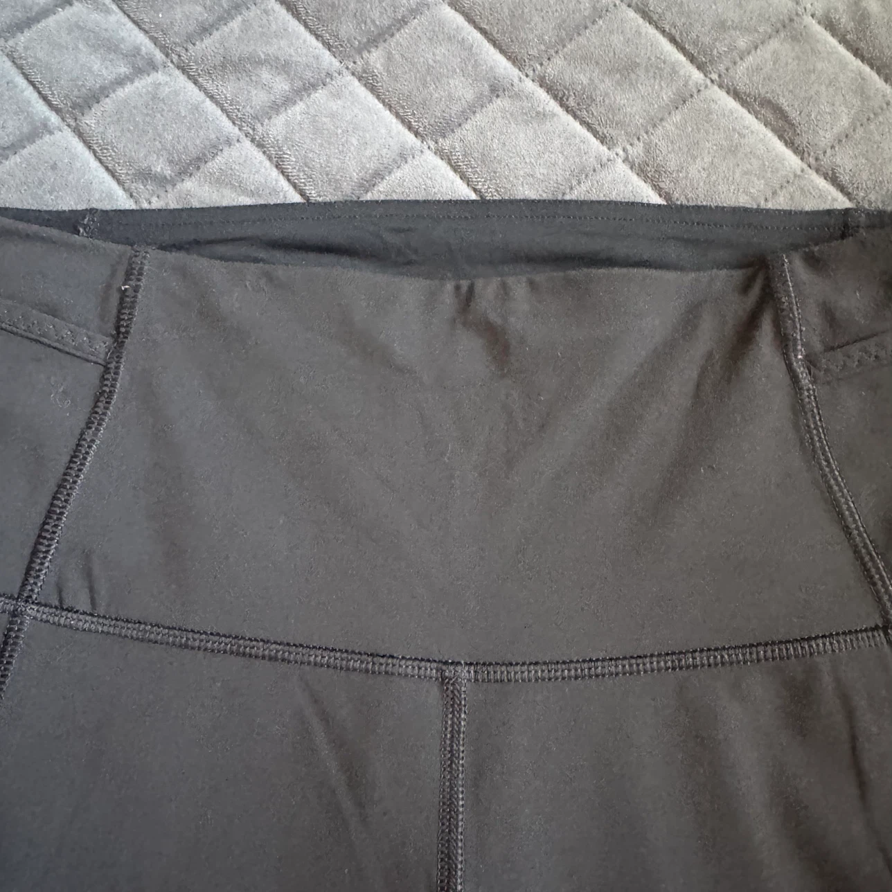 Lululemon Black Leggings with Geometric Print Waist 29” - photo 4