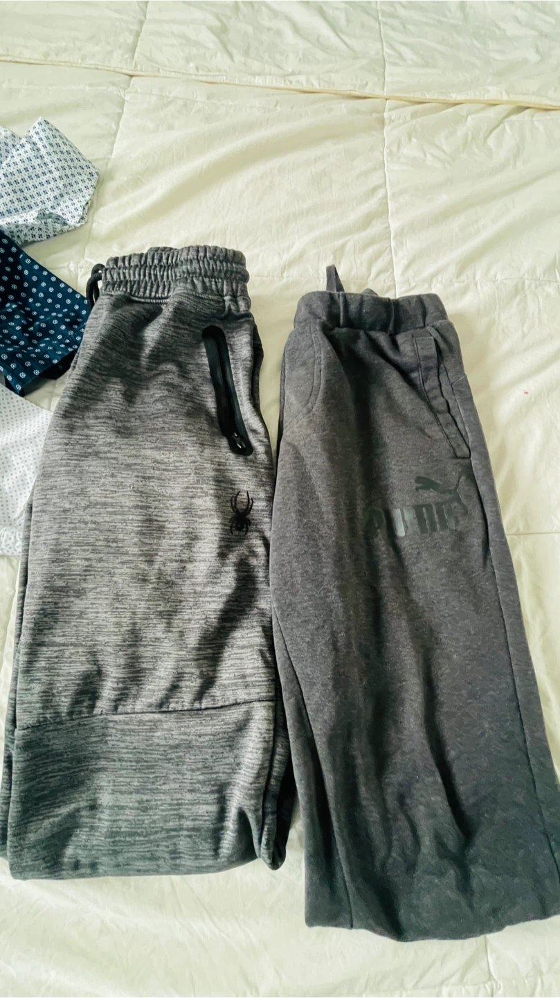 Bundle of boy’s / youth Shirts and Joggers size small - photo 3