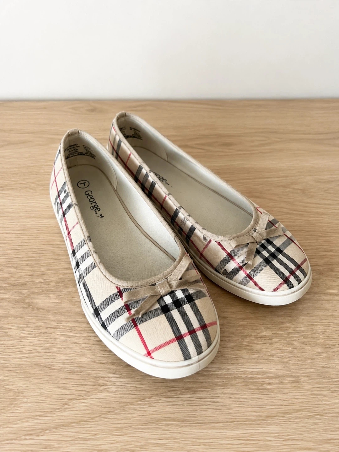 Cute Plaid Ballet Flats - NEW in Size 7