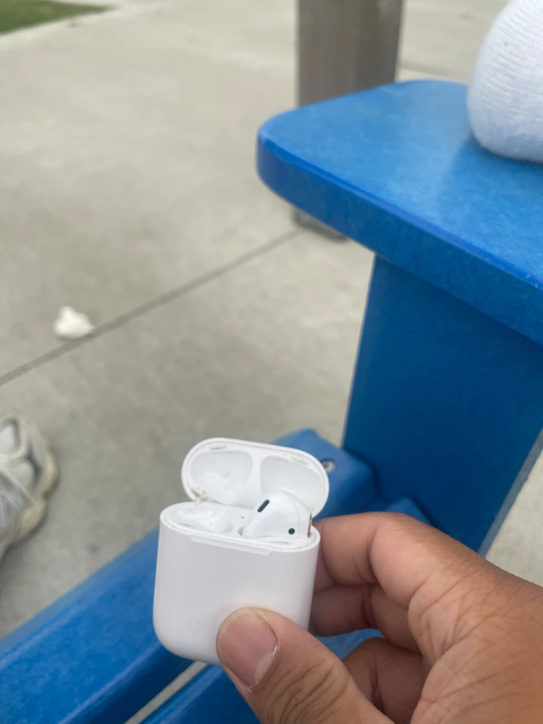 Apple AirPods Wireless Charging Case - photo 2