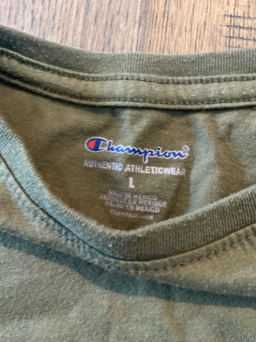 Boys Champion Graphic T-shirt - Size L Youth - EUC - photo 5