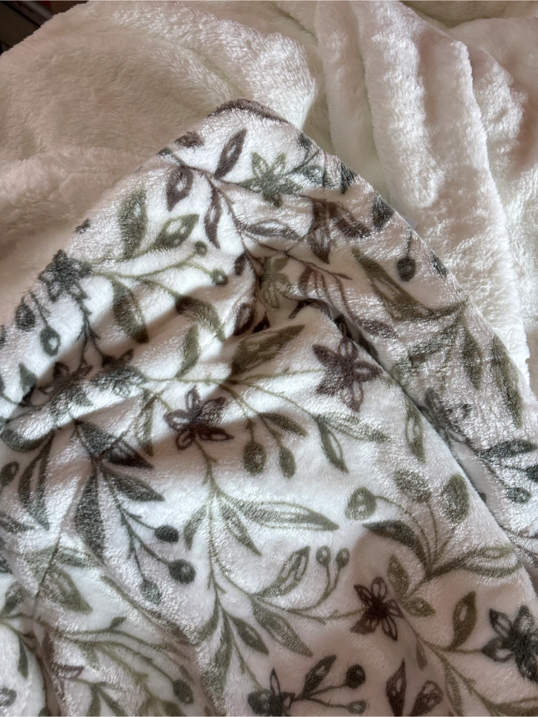 NWOT Life Comfort Plush Throw 60x70