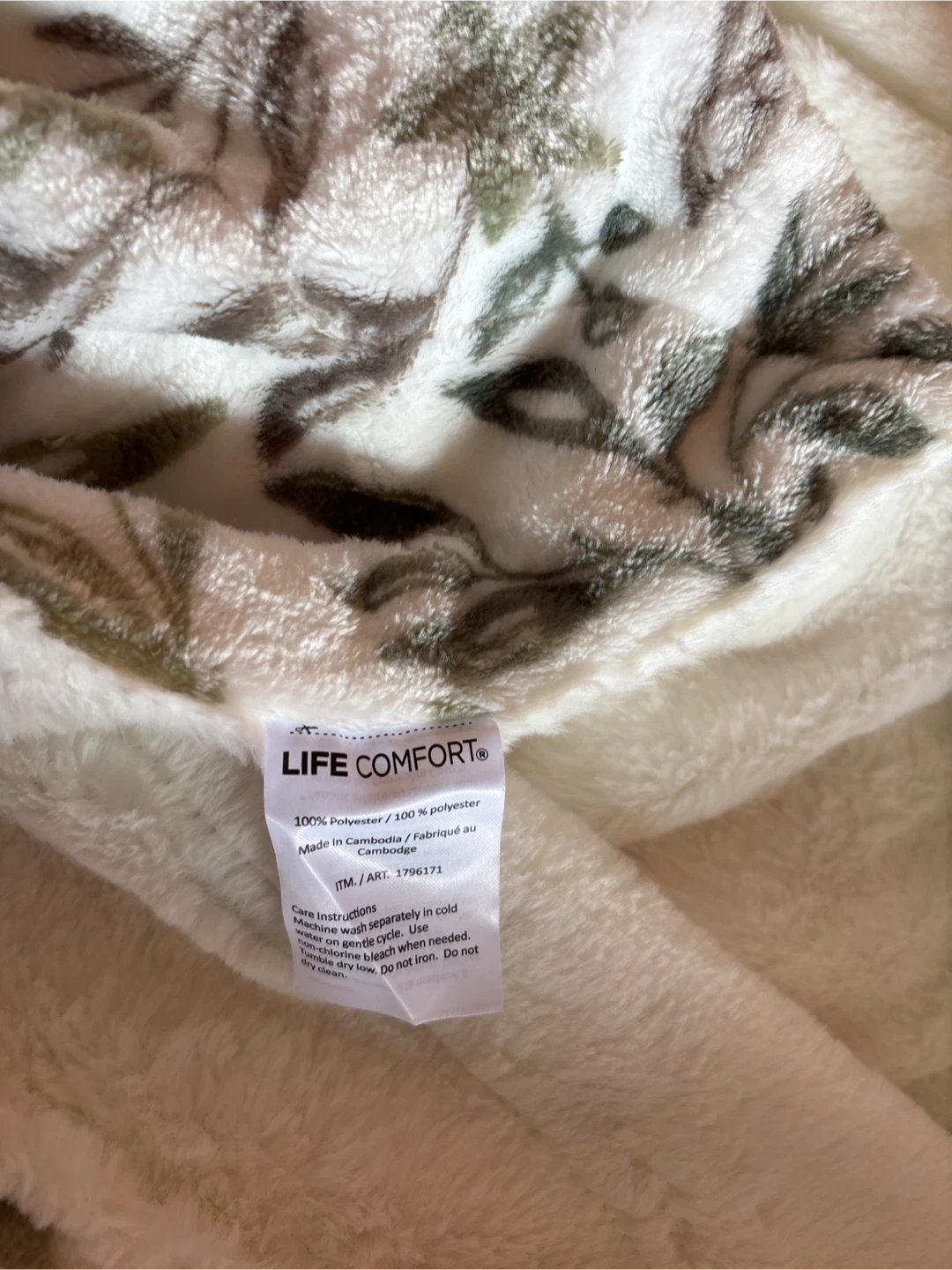 NWOT Life Comfort Plush Throw 60x70 - photo 2