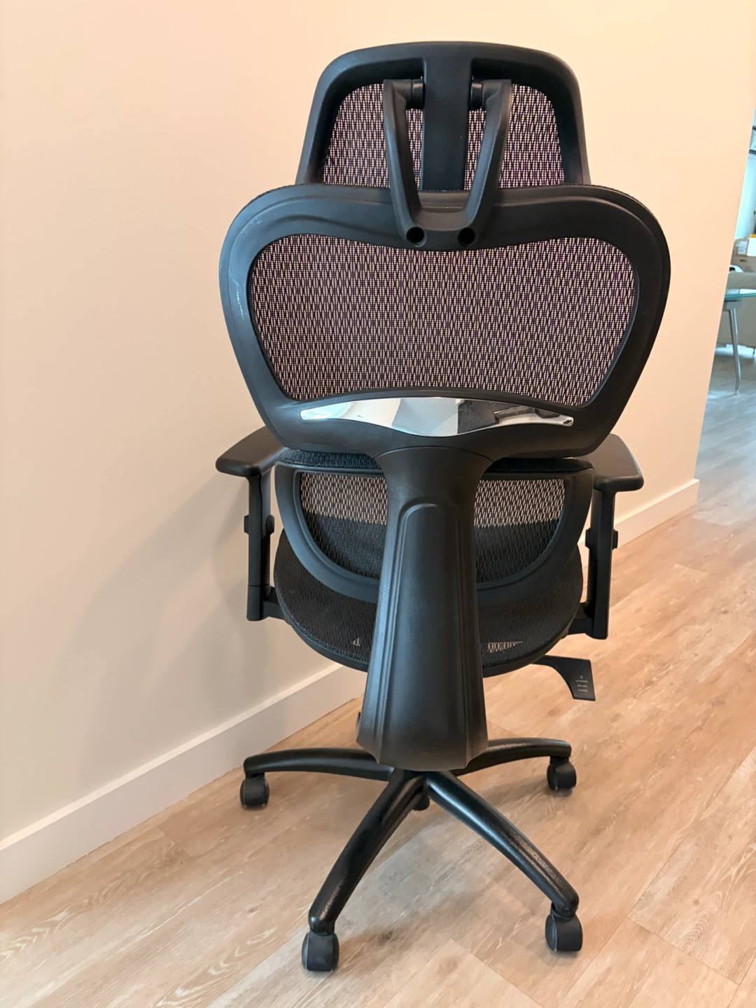 Black Ergonomic Mesh Office Chair - photo 2