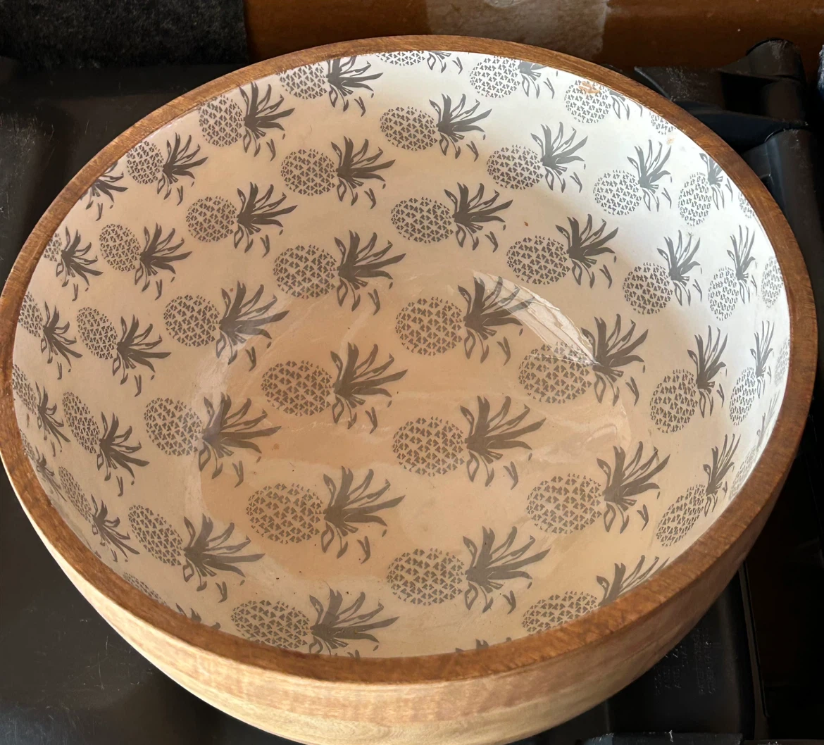 Handcrafted Wooden Bowl with Pineapple Design - photo 2