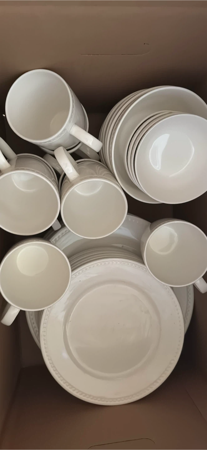 White Dinnerware Set