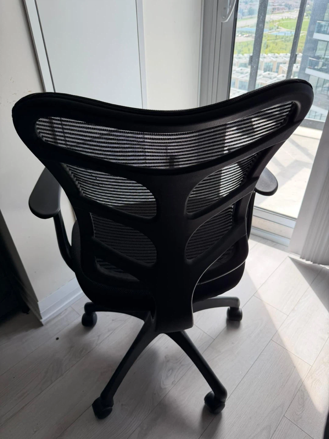 Black Mesh Office Chair - photo 2