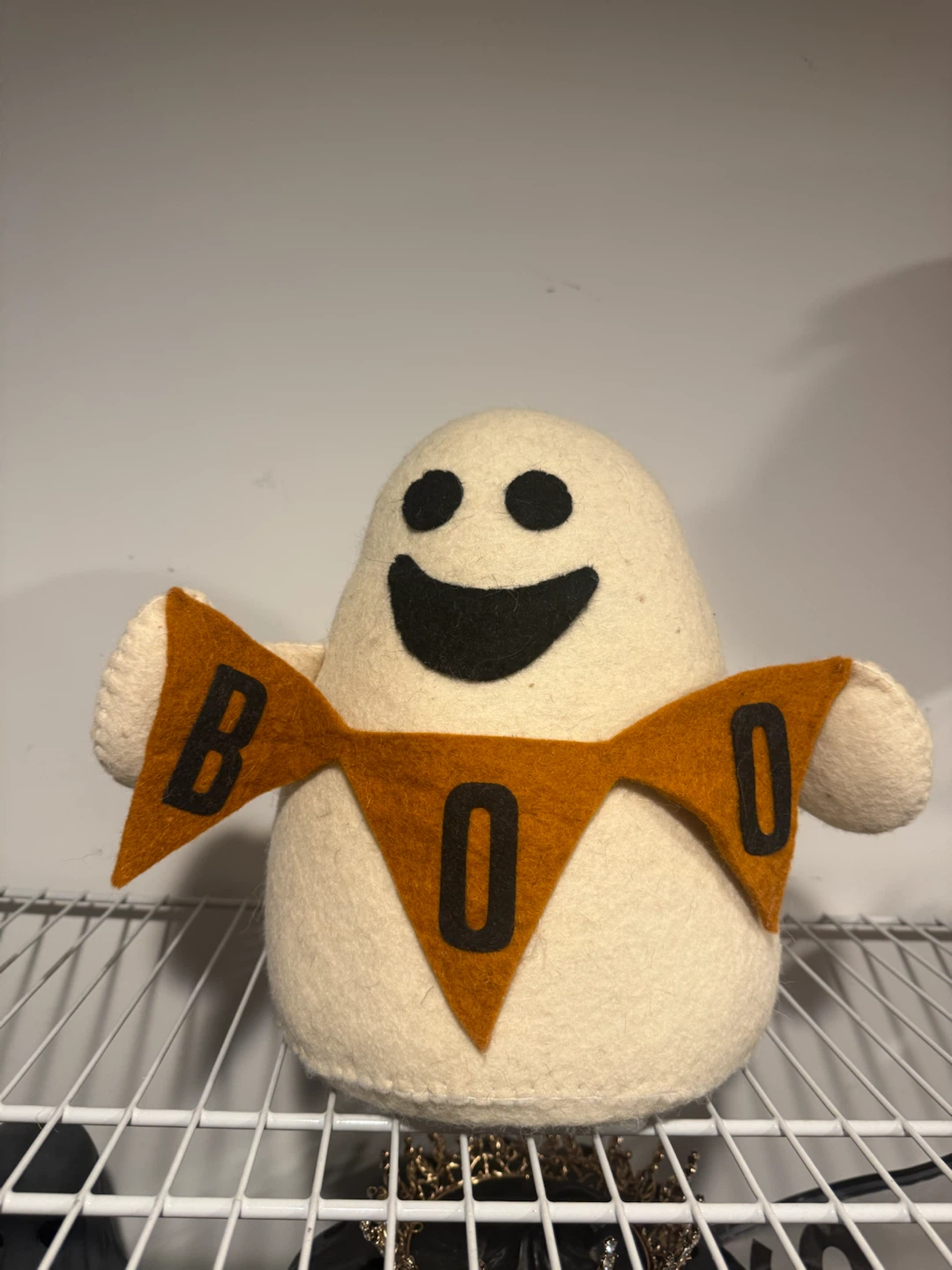 Felt Ghost Decoration with "BOO" Banner - photo 2