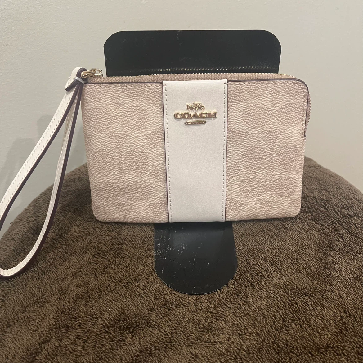 Coach Wristlet Bag - Pink/White Signature Print