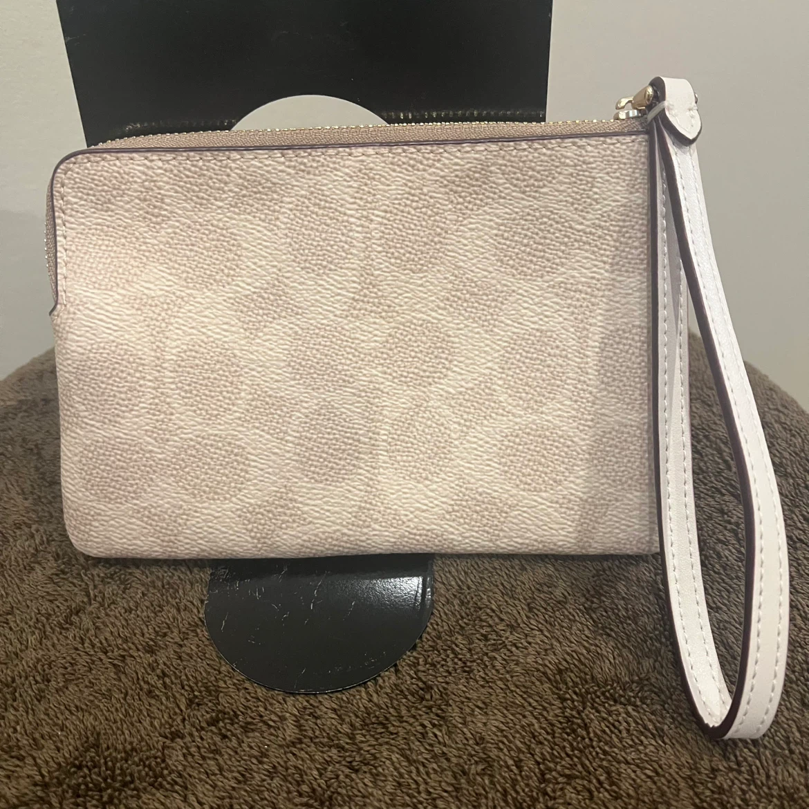 Coach Wristlet Bag - Pink/White Signature Print - photo 3