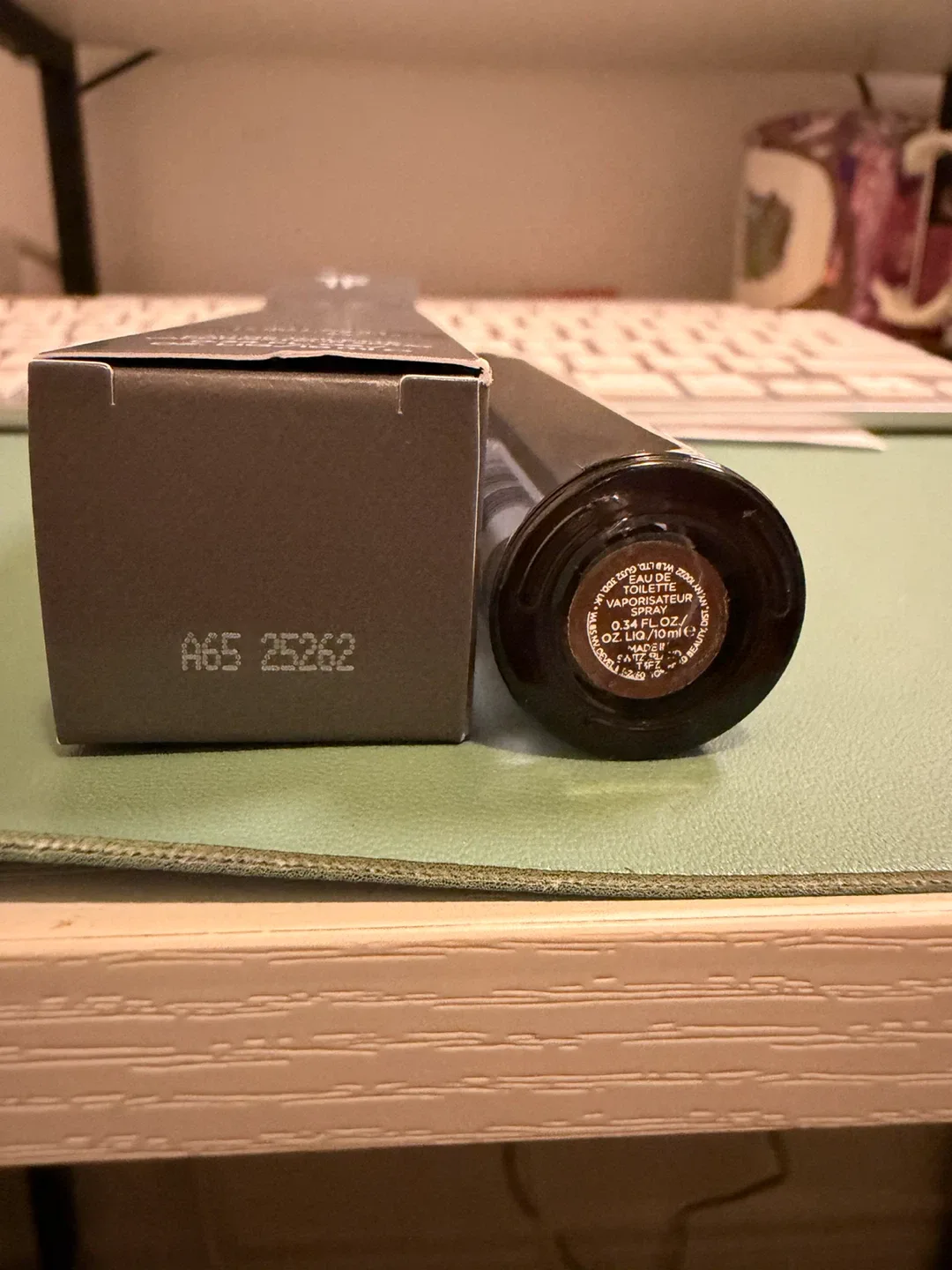 Tom Ford Eau D'Ombre Leather 10ml - Sprayed once - photo 2