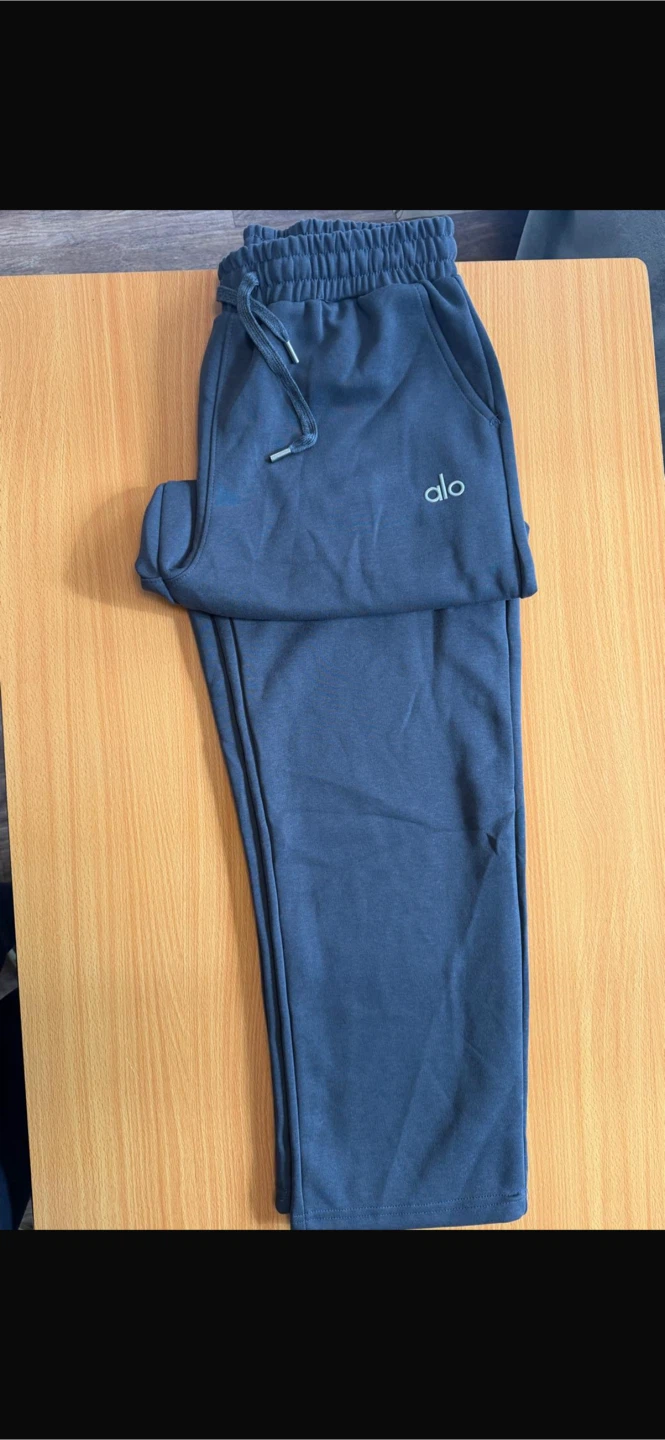 Alo Yoga matching set size large - photo 3
