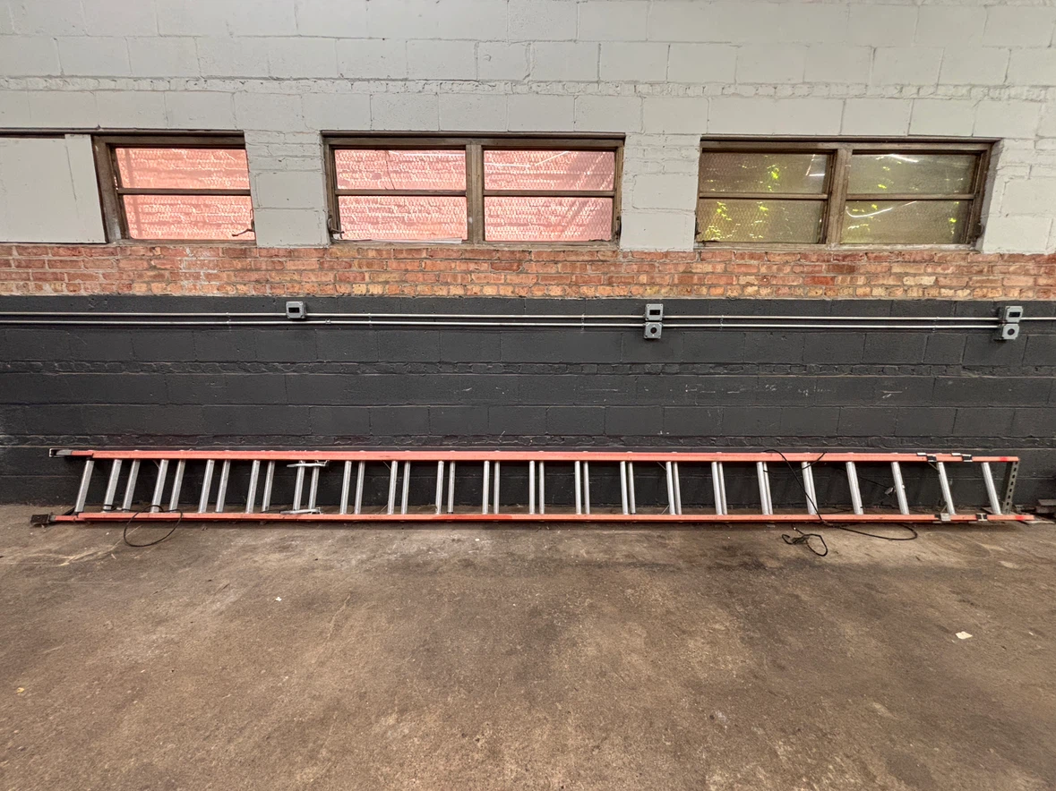 Werner 40 ft. 300 lb Extension Ladder