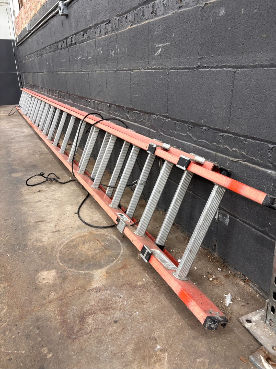Werner 40 ft. 300 lb Extension Ladder - photo 3