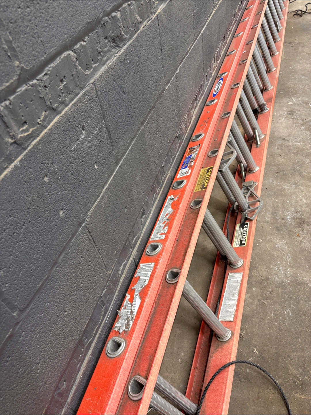 Werner 40 ft. 300 lb Extension Ladder - photo 4