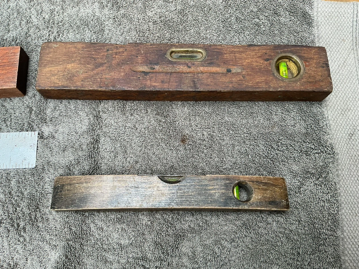 1 Vintage Wood Straight Edge Level & 3 Wood Spirit Levels - photo 3