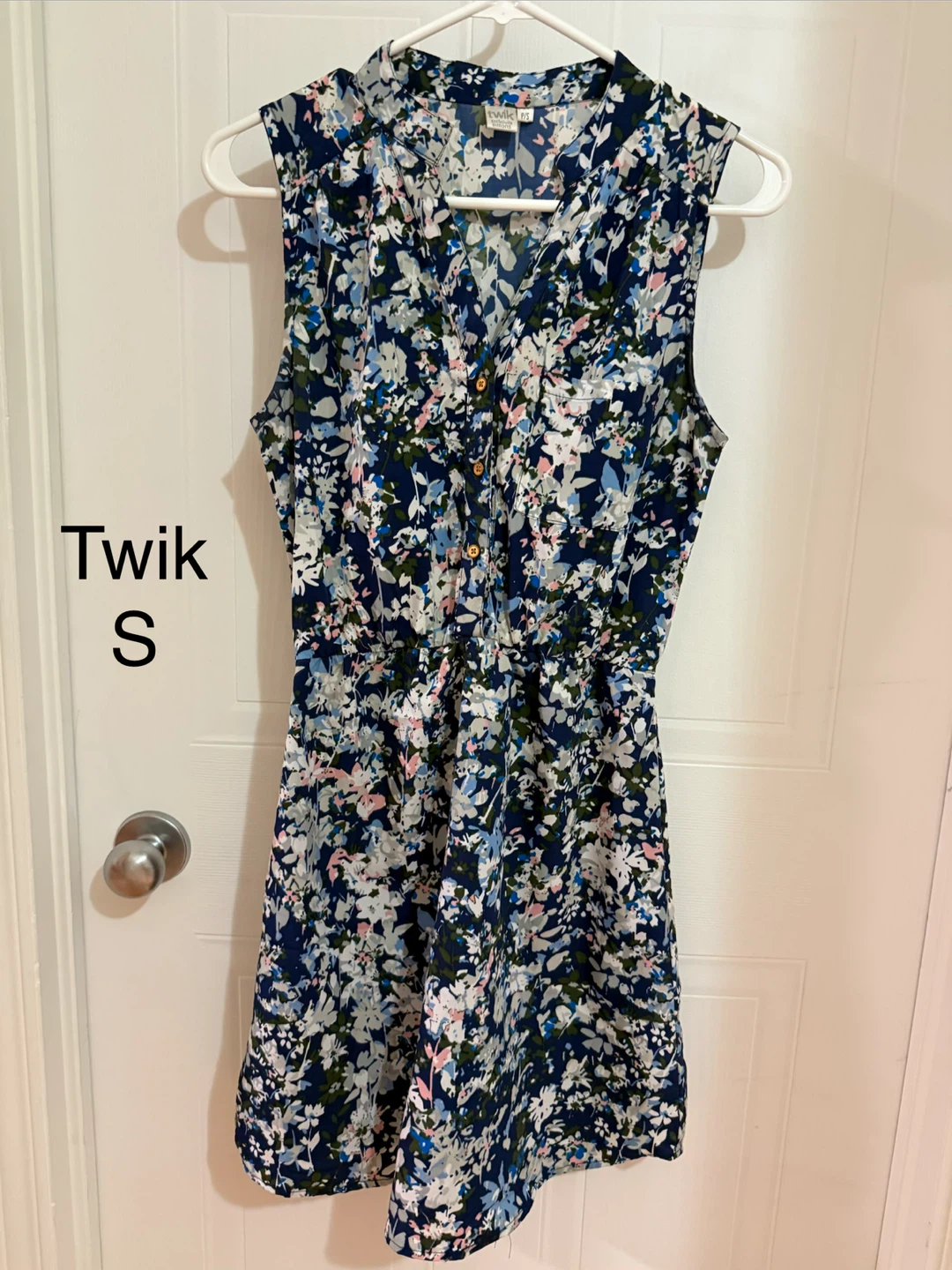 Robe sans manches à motif floral