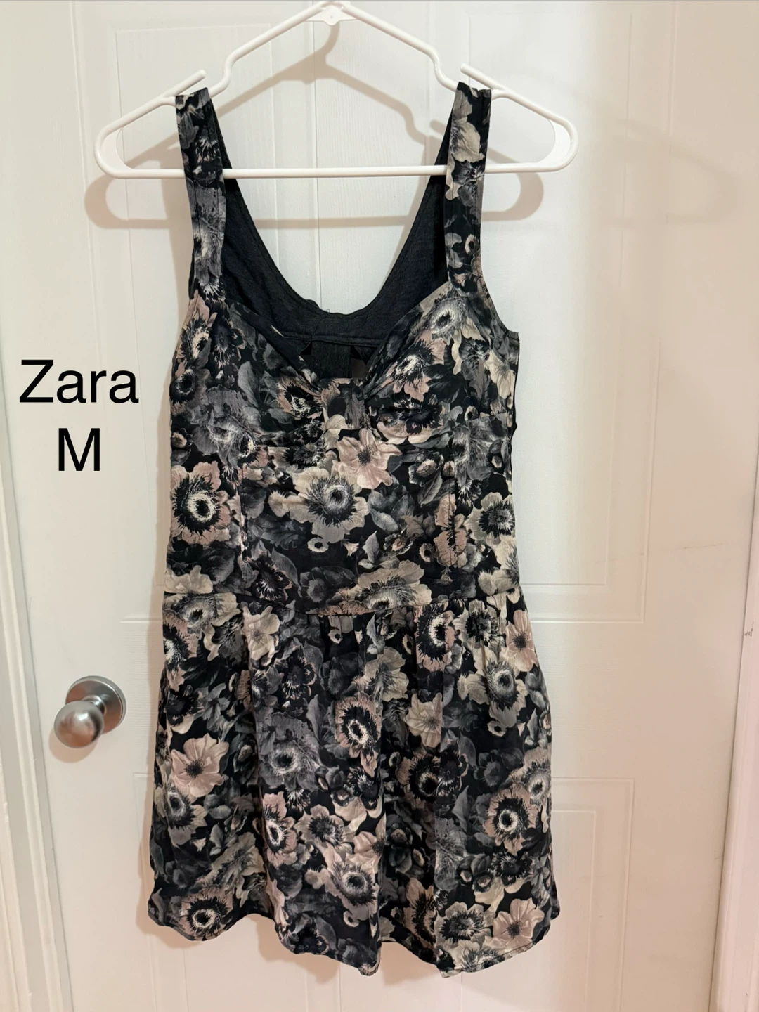 Robe courte à motif floral