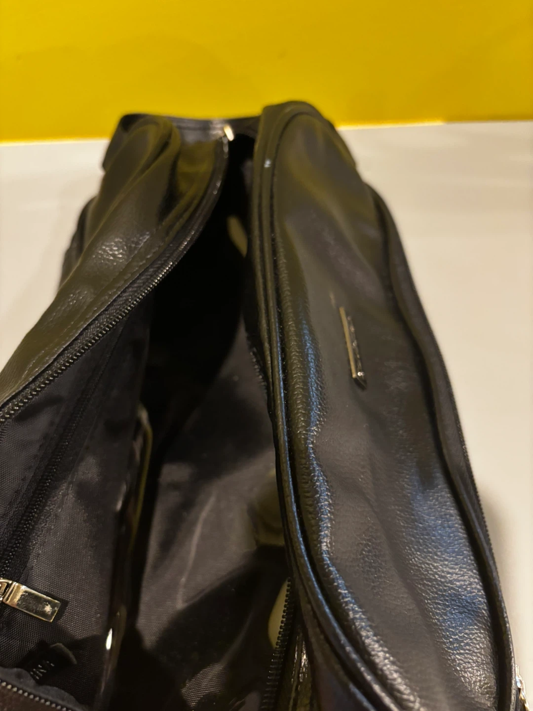 Calvin Klein Black Leather Toiletry Bag - photo 2