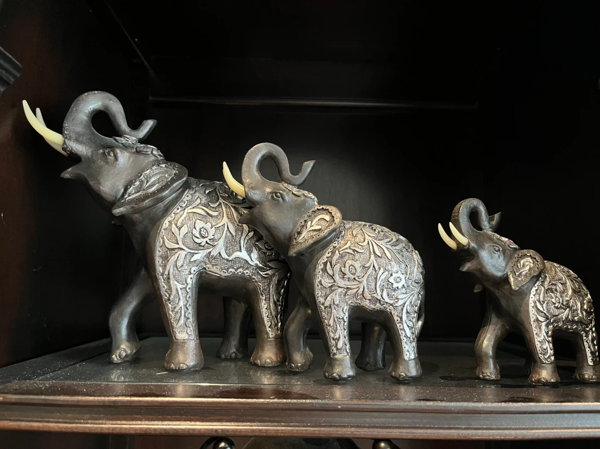 Assorted decorative elephant figurines - photo 4