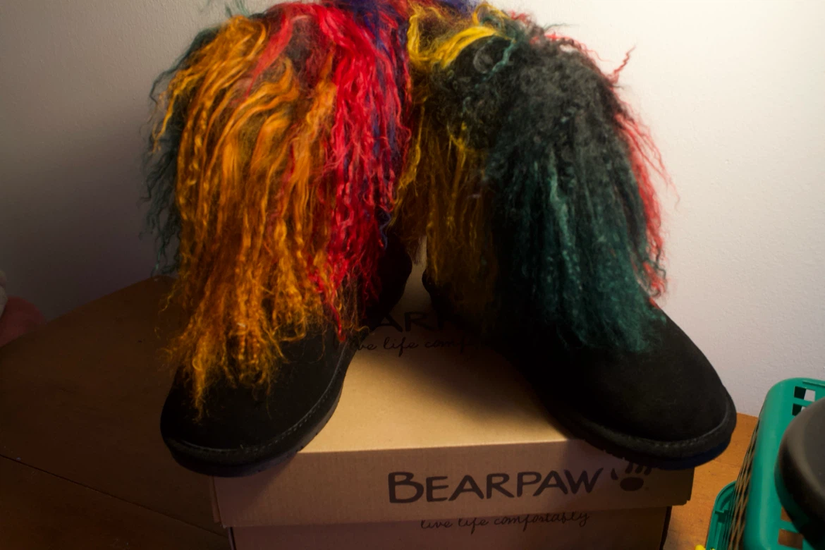 Bearpaw Boots w/ Removable Rainbow Fringe Brand New - photo 2