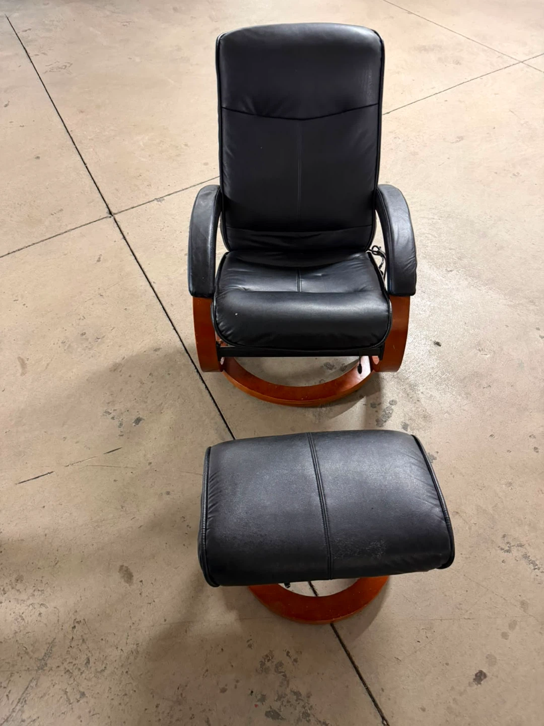 HoMedics Black Leather Massage Chair and Ottoman - photo 2