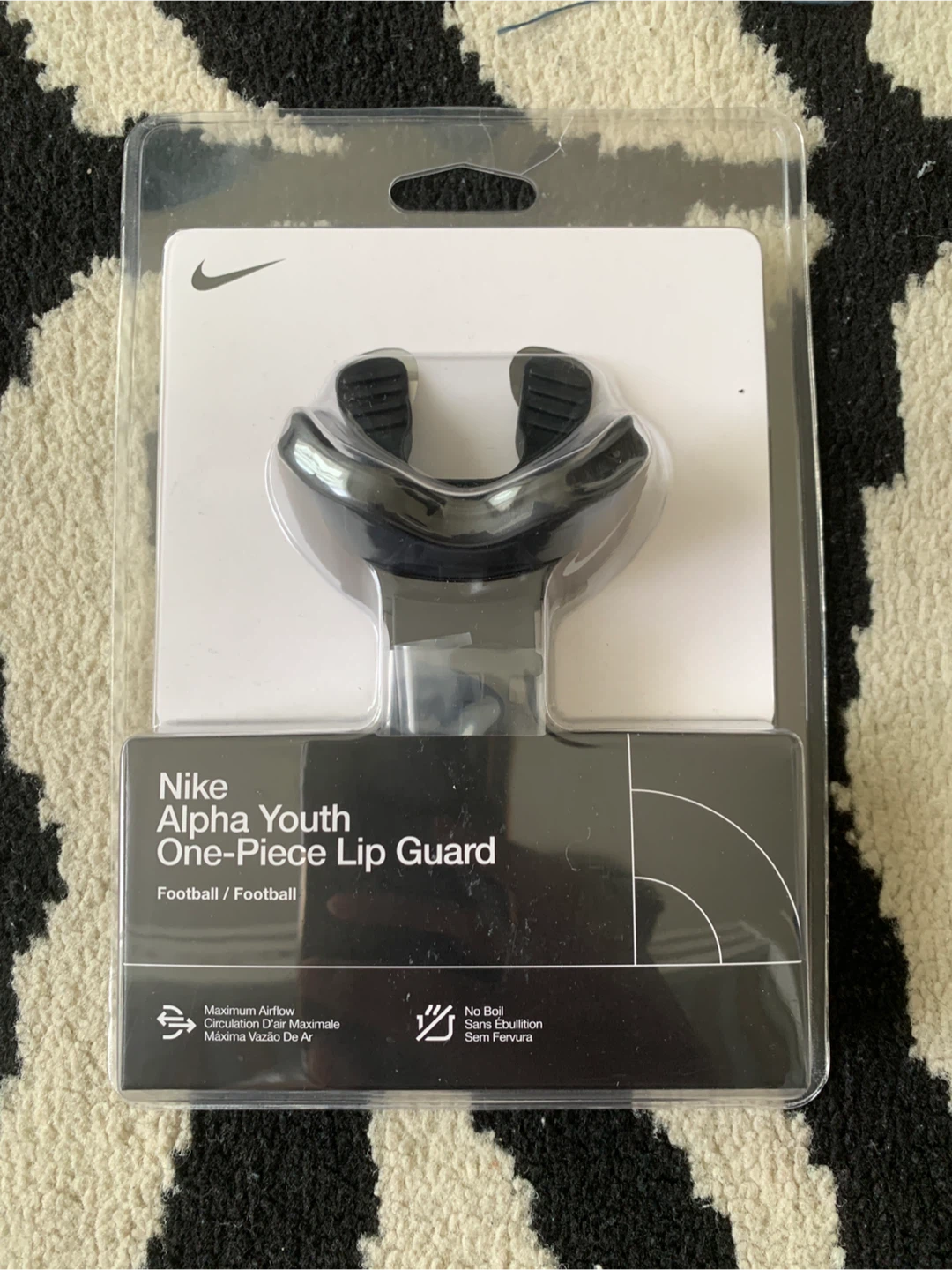 Nike Alpha Youth One-Piece Lip Guard