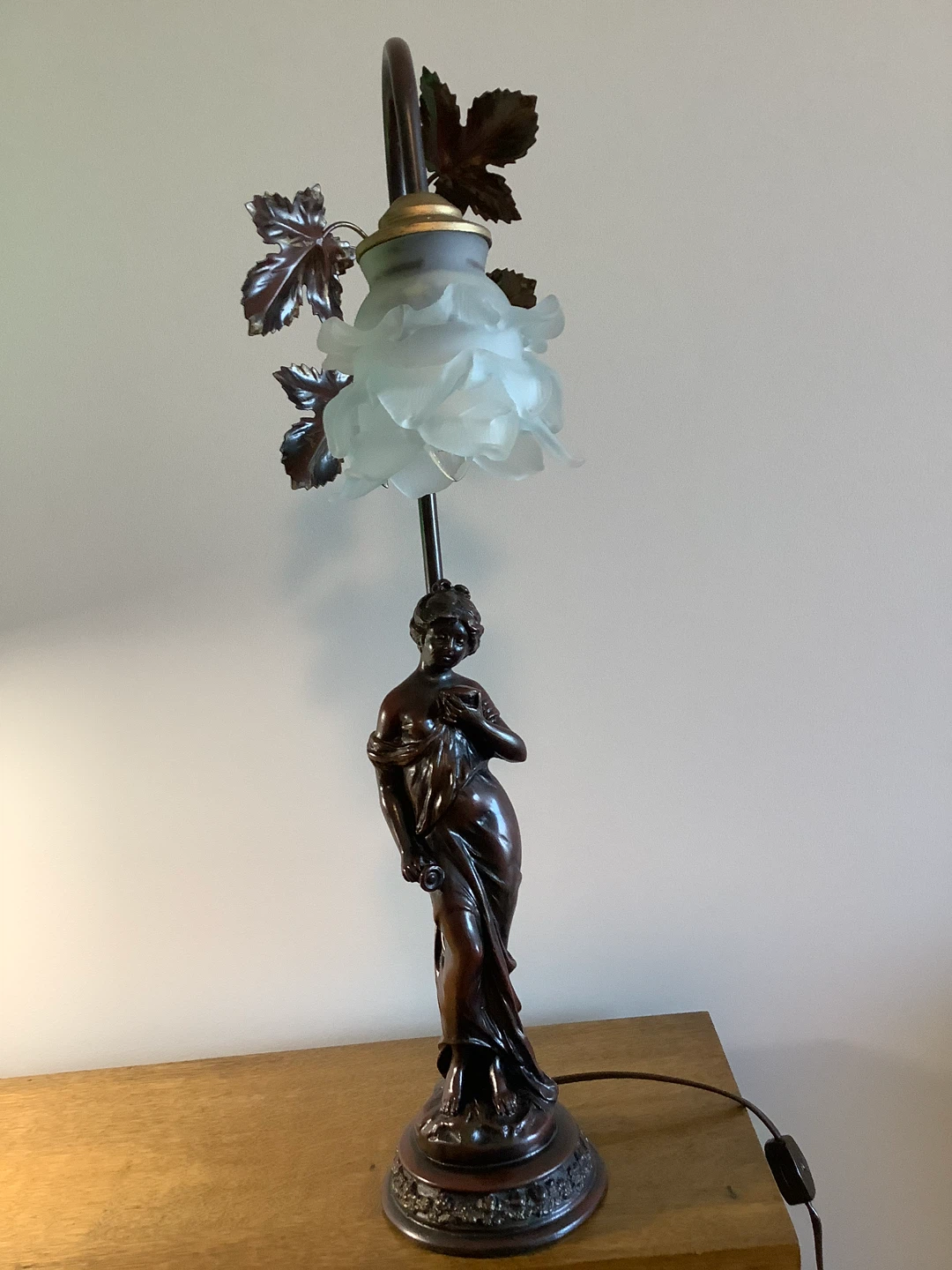 Vintage Signed Moreau Figural Table Lamp 🐞