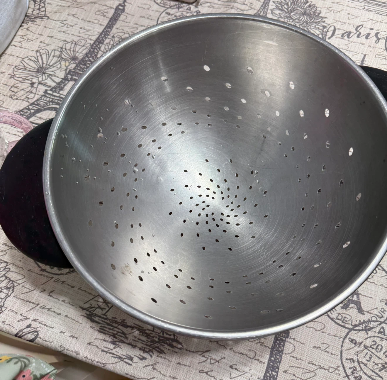 Kitchen bundle: Glass mug, silicone mould, and colander - photo 2