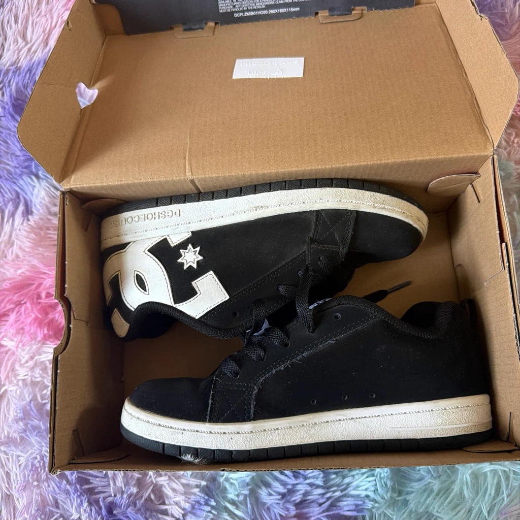 DC Court Graffik Youth Shoes Black/White Size 5 - photo 2